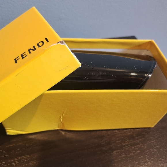 Fendi Sunglasses - Picture 6 of 7